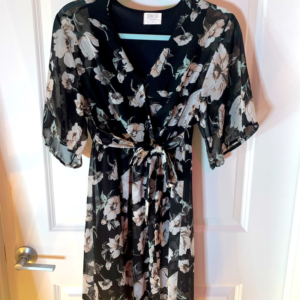 Kimono style floral dress, size S, worn ONCE, above the knee